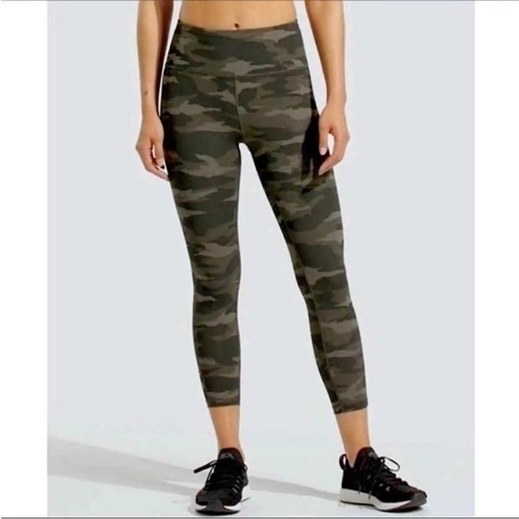 ATHLETA Ultimate Camo 7/8 Tight Leggings Olive Stash Pockets Active Size Small - Picture 16 of 16